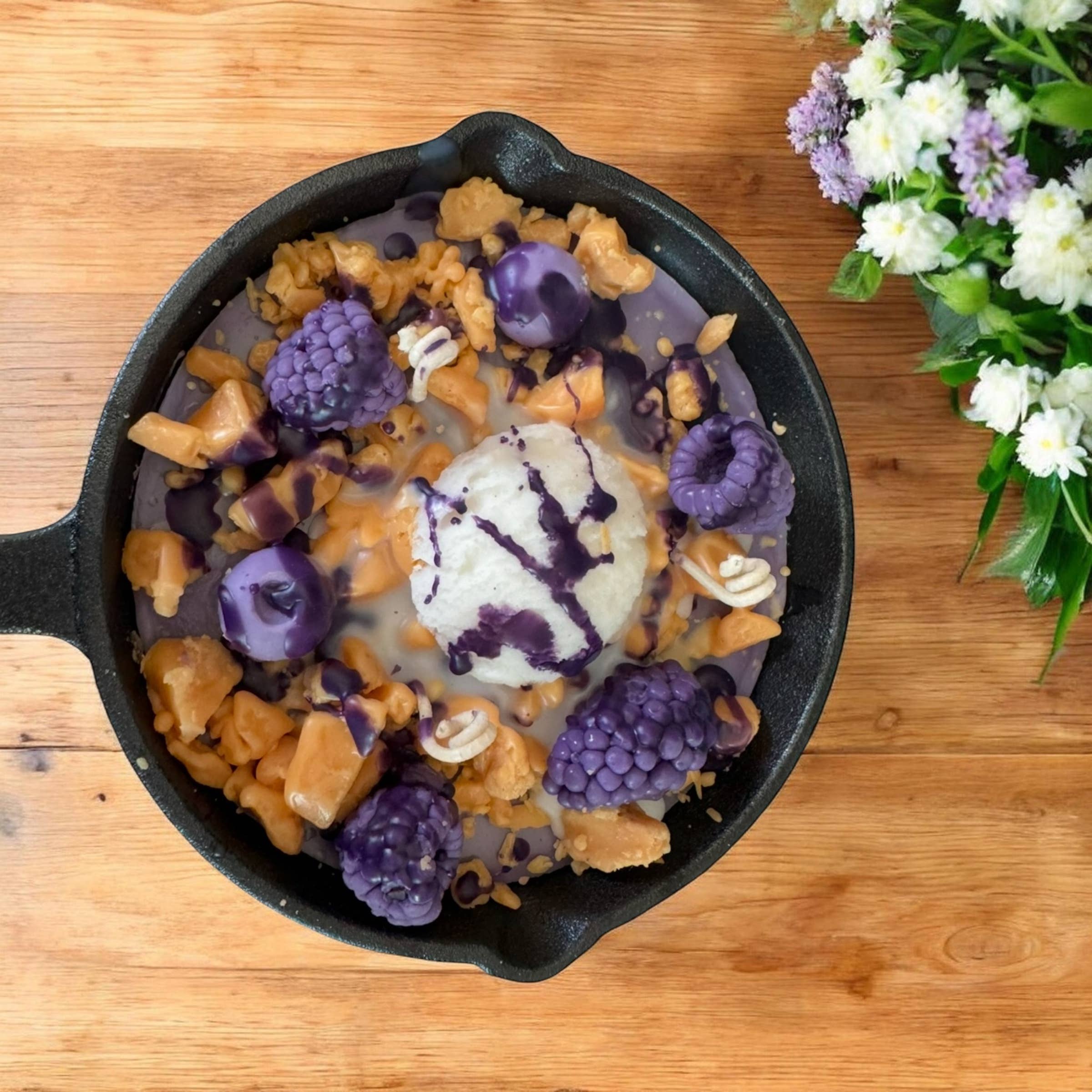 Wild berry cheesecake skillet candle