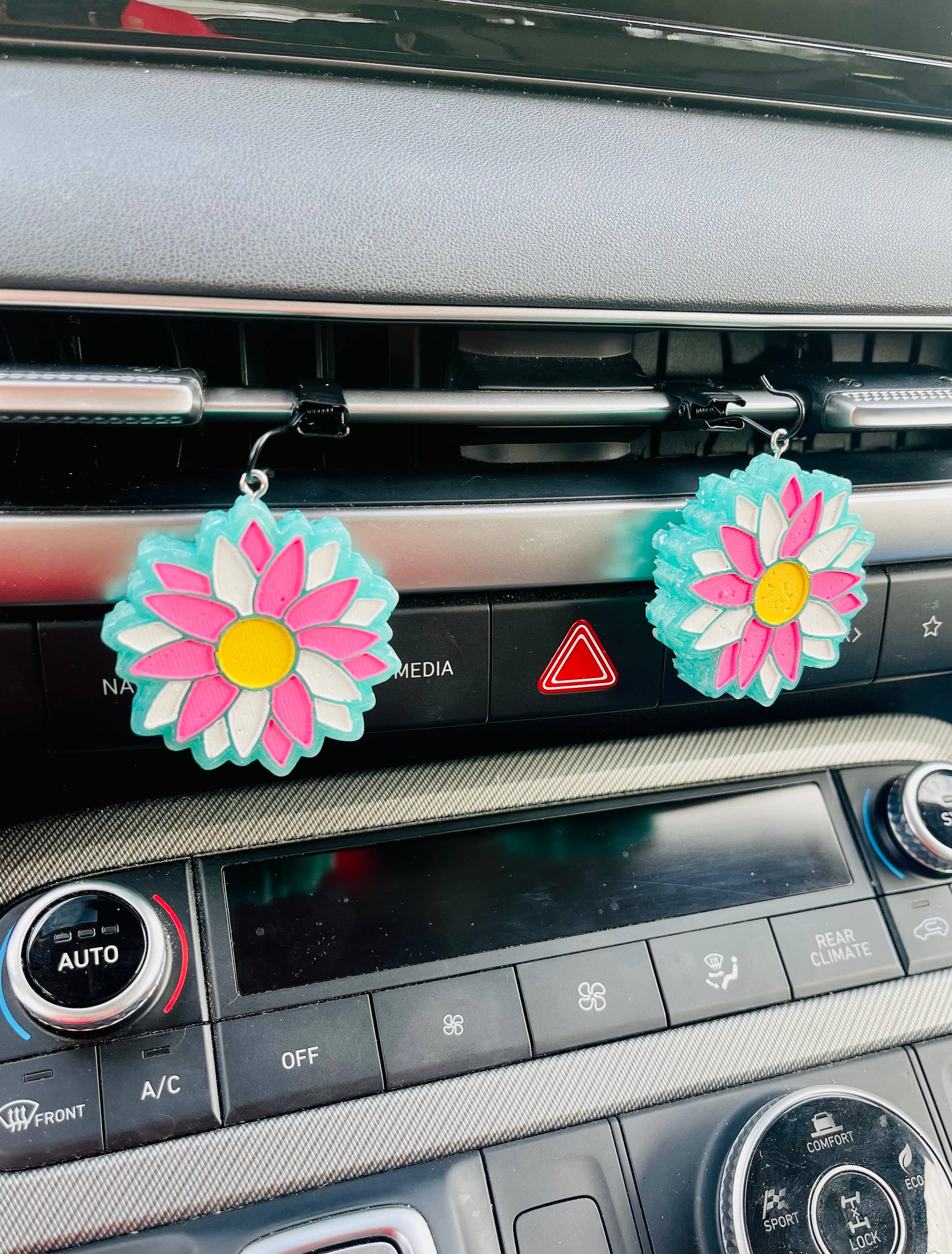 Daisy Flower VENT Clip Car Freshie (set of 2) 